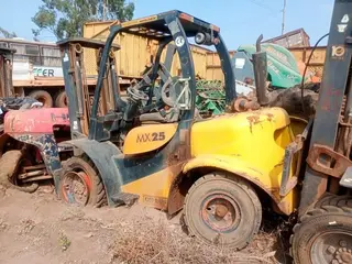EMPILHADEIRA Á COMBUSTÃO CONTRABALANÇADA MOVIX MX25, ANO AQUIS.: 2019, CAP: 2.500Kg, SÉRIE: 18006012 (Ref: 5516) — leilão em Sapezal/MT (foto 3)