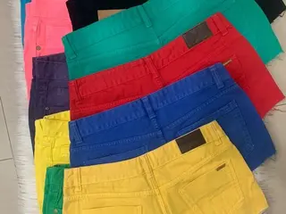 30 SHORTS COLORIDOS FEM. TAMANHO DO 38 AO 42, - SEM USO (Ref.: ren 647 2026031220647) — leilão em São Caetano do Sul (foto 5)