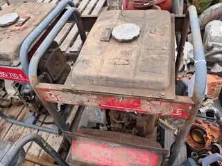 MOTOBOMBAS, BOMBA, MOTOSSERRAS, MOTORES P/ ROÇADEIRAS E CARCAÇA (16 PÇS) (Ref.: MCG) — leilão em Belo Oriente/MG (foto 17)