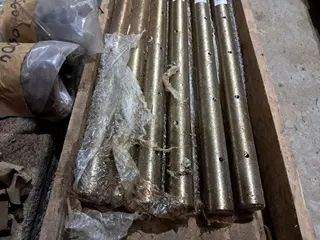 MATERIAIS MECÂNICOS (ELEMENTOS P/ EIXOS): CONJUNTO DE EIXOS, CAIXA DE FIXAÇÃO EIXOS, BUCHA PROTEÇÃO EIXO, CAMISA P/ EIXO, EIXO FRIATEC E OUTROS — leilão em Cubatão/SP (foto 9)