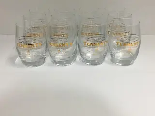 24 COPOS DE VIDRO PARA WHISKY TENNENT'S (Ref.: 29) — leilão em São Caetano do Sul (foto 5)