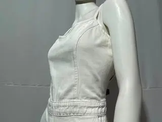 MACAQUINHO JEANS LISO, MACACÃO SARJA LISO, JAQUETA JEANS ESCURO (APROX. 194 PÇS) — leilão em São José (foto 8)