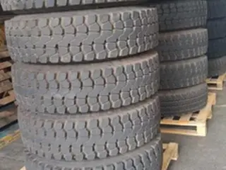 18 PNEUS (USADOS) 295/80R22.5 PIRELLI, COM RODA DE FERRO TIPO: I (Ref.: DR561) — leilão em São Bernardo do Campo/SP (foto 2)