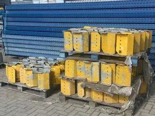 20 PROTETORES DE PÉS DE PORTA PALETES (Ref.: 21444) — leilão em São Paulo (foto 3)