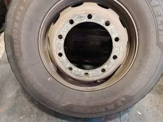 09 UNIDADES DE- PNEUS 295 RODA FERRO USADOS / MARCA: DIVERSOS TIPO II. (Ref.: DR528) — leilão em São Bernardo do Campo (foto 7)