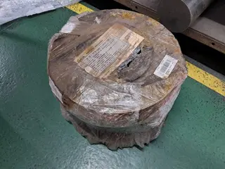MATERIAIS MECÂNICOS (BOMBAS SULZER): ROTOR PEÇA, SUPORTE SULZER, REGULADOR SULZER, BUCHA SULZER, DISCO SULZER E OUTROS — leilão em Cubatão/SP (foto 6)