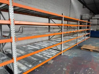 5 MODULOS DE MINI PORTA PALLETES C/ BANDEJAS EM AÇO DISTRIBUIDO EM 6 MONTANTES DE APROX 2,10 MTS, 50 LONGARINAS C/ 2,30 MTS E 300 BANDEJAS . PERFAZENDO APROX 12 MTS LINEAR (Ref.: ML) — leilão em São Paulo