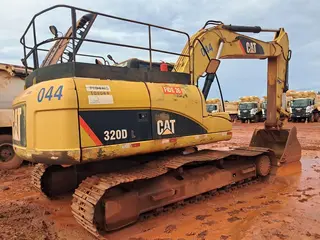 ESCAVADEIRA HIDRÁULICA CATERPILLAR 320DL, ANO AQUIS.: 2007, CAP: 1,57 M3, SÉRIE: A8F00249 (Ref: 11090044) — leilão em Juruti/PA (foto 3)