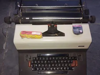 Máquina de escrever Antiga — leilão em Belo Horizonte (foto 4)