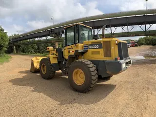 PÁ CARREGADEIRA KOMATSU WA320 - ID: #2876180 — leilão em Uberaba/MG (foto 9)
