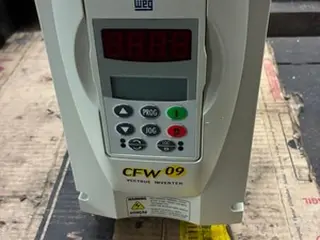 INVERSOR DE FREQUÊNCIA WEG CFW-09 (01 PÇ ) (Ref.: 1018) — leilão em Santo André/SP
