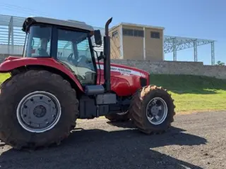 TRATOR AGRÍCOLA MASSEY FERGUSON 7180 4X4, ANO AQUIS.: 2012, SÉRIE: 7180358411 (Ref: 10) — leilão em Taquaritinga/SP (foto 2)