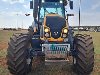 TRATOR DE PNEUS VALTRA BT 210 4X4, ANO AQUIS.: 2017, SÉRIE: AVTT2013TGM002662 (Ref: 300262) — leilão em Chapadão do Céu/GO (foto 2)