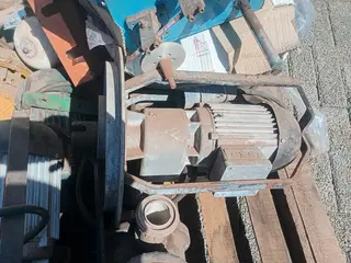 MOTORES ELÉTRICOS, BOBINADEIRA DE BANCADA, BOMBAS, VIBRADORES DE IMERSÃO P/ CONCRETO E EOUTROS (13 PÇS) (Ref.: DG) — leilão em Londrina/PR (foto 10)