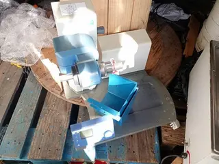 ESPECTROFOTÔMETRO, GUILHOTINA, MEDIDOR DE ESPESSURA, BALANÇA E OUTROS (Ref.: CONTAINER LABORATÓRIO) — leilão em Pouso Alegre/MG (foto 74)
