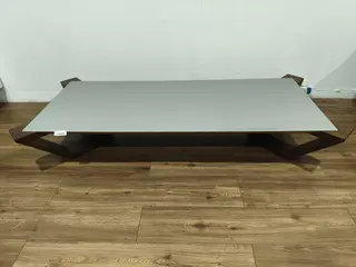 MESA DE CENTRO TAMPO DE VIDRO - MEDIDAS APROX. (A X L X C) : 26X65X160 - CÓDIGO: 14165 — leilão em São Paulo