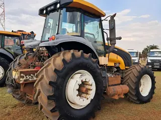 TRATOR DE PNEUS VALTRA BT 210 4X4, ANO AQUIS.: 2017, SÉRIE: AVTT2013TGM002662 (Ref: 300262) — leilão em Chapadão do Céu/GO (foto 4)