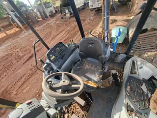 Trator Retroescavadeira CAT 416E, amarela — leilão em São João do Caiuá/PR (foto 9)