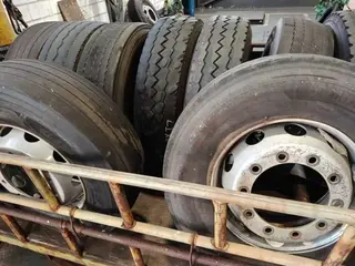18 UNIDADES DE- PNEUS 295 RODA FERRO/ RECUPERAÇÃO/REFORMA / MARCA: DIVERSOS TIPO IV.. (Ref.: DR500) — leilão em São Bernardo do Campo