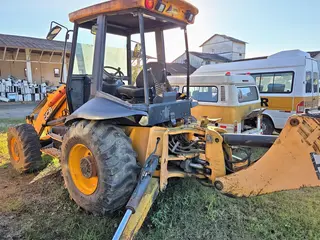 RETROESCAVADEIRA JCB 3C PLUS ANO: 2012 — leilão em Taió/SC (foto 60)