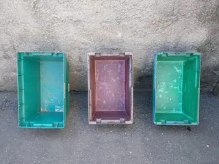 40 CAIXAS PLASTICAS COM MEDIDAS APROX 0,45 X 0,28 X 0,21 ALTURA (Ref.: 21448) — leilão em São Paulo