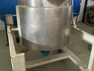 TANQUE MISTURADOR 500 L ENCAMISADO EM AÇO INOX C/AGITAÇÃO INFERIOR — leilão em Cabreúva