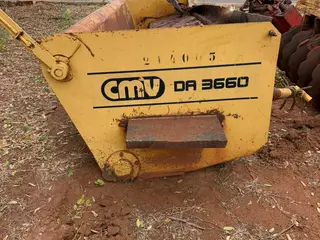 ACABADORA DE ASFALTO DE ARRASTO CMV DA 3660 ID #3815132/EL — leilão em Barretos/SP