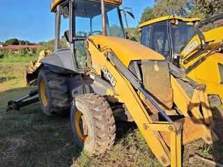 RETROESCAVADEIRA JCB 3C PLUS ANO: 2012 — leilão em Taió/SC (foto 48)
