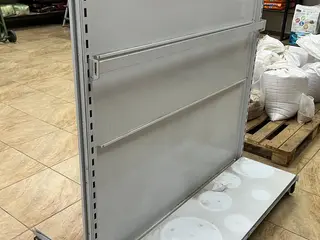 LOTE DE: GÔNDOLA/PRATELEIRAS DE PAREDE E CENTRO E DISPENSER DE RAÇÃO — leilão em Piracicaba/SP (foto 12)