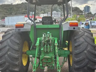 TRATOR JOHN DEERE 6300 4X4 ANO 2002 CÂMBIO POWER QUAD 103 CV — leilão em Francisco Beltrão/PR (foto 22)