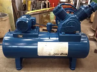 Compressor de ar, duplo pistão — leilão em Santo André/SP (foto 3)