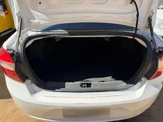Veículo FORD/KA SE 1.5 SEDAN Na Cor Branco — leilão em Rio Claro/RJ (foto 6)