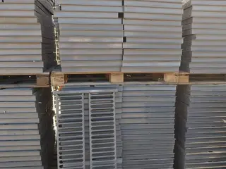 50 GRADIL EM AÇO COM APROX 1,10 X 0,50 - ( GRADIL EM AÇO SEMI-NOVO ) (Ref.: 21598) — leilão em São Paulo (foto 5)