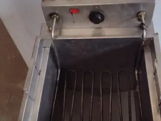 Fritadeira Elétrica Industrial de Piso em Inox — leilão em São Paulo (foto 3)