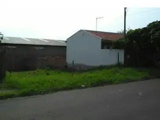 Terreno sem benfeitorias com 300 m², na Rua das Hortencias, 4270, Parque das Jaboticabeiras, Umuarama/PR. — leilão em Umuarama/PR
