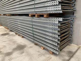 60 POSIÇÕES DE PORTA PALLETS COM 3,00 MTS DISTRIBUÍDO EM 11 MONTANTES COM 3,00 MTS DE ALTURA E 40 LONGARINAS COM 2,70 MTS, PERFAZENDO 10 MÓDULOS (Ref.: OTK) — leilão em São Paulo (foto 5)