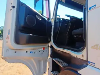CAVALO MECÂNICO VOLVO FH 460 6X2T - ANO 2012 — leilão em Ribeirão Preto/SP (foto 4)