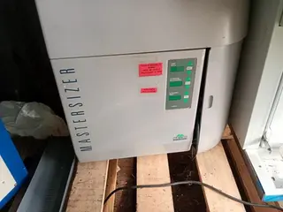 ESPECTROFOTÔMETRO, GUILHOTINA, MEDIDOR DE ESPESSURA, BALANÇA E OUTROS (Ref.: CONTAINER LABORATÓRIO) — leilão em Pouso Alegre/MG (foto 69)