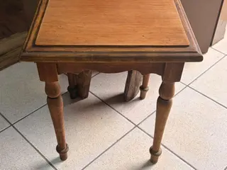MESA AUXILIAR COLONIAL EM MADEIRA MACIÇA ID #3765365 — leilão em Uberaba/MG (foto 4)