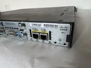 ROTEADOR CISCO 2811,MEMORIA RAM DE 256 MB;SAÍDAS INTERFACE FASTETHERNET,SLOTS SERIAIS, (REF. HXE) (01 PÇ) (Ref.: 1059) — leilão em Santo André/SP (foto 15)
