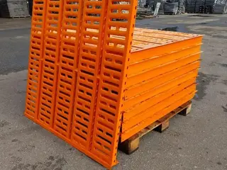 10 GRADIL EM AÇO COM APROX 1,15 X 1,15 MTS ( GRADIL EM AÇO SEMI-NOVO ) (Ref.: 21595) — leilão em São Paulo (foto 2)