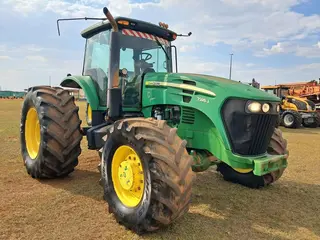 TRATOR DE PNEUS JOHN DEERE 7225J 4X4, ANO AQUIS.: 2016, SÉRIE: 1BM7225JVGH005523 (Ref: 300234) — leilão em Chapadão do Céu/GO (foto 3)