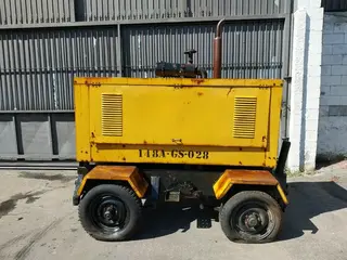 GERADOR DE SOLDA BAMBOZZI , MOTOR DIESEL PERKINS , GERADOR TN8B/63 SOB CARRETA (Ref.: LL6-21638) — leilão em São Paulo