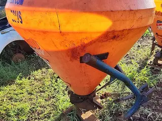 SUCATA DE SEMEADEIRA/ADUBADEIRA E CALCAREADEIRA CREMASCO DAC-600 SPEEDY — leilão em Capitão Leônidas Marques/PR (foto 7)