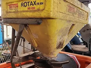 DISTRIBUIDOR DE SEMENTES E FERTILIZANTES MARCA TRITON ROTAX TR 904 MD 650 KG — leilão em São Miguel da Boa Vista/SC (foto 6)