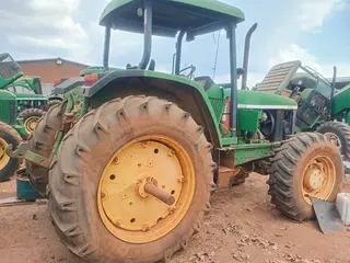 TRATOR DE PNEUS JOHN DEERE 7505 4x4, ANO AQUIS.: 2004, SÉRIE: CQ7505A031815 (Ref: 1480) — leilão em Sapezal/MT (foto 4)