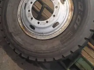 09 UNIDADES DE- PNEUS 325 RODA FERRO USADOS / MARCA: DIVERSOS TIPO II. (Ref.: DR518) — leilão em São Bernardo do Campo (foto 12)