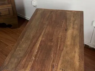 MESA ESCRIVANINHA ANTIGA EM MADEIRA MACIÇA — leilão em Uberaba/MG