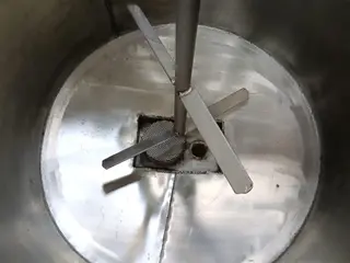 TACHO EM AÇO INOX ENCAMISADO COM RESISTENCIA, CAPACIDADE 550 LITROS — leilão em Santo André/SP (foto 3)