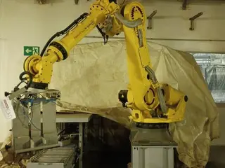 ROBÔ FANUC R-2000IC 165F (Ref.: EAD/ PRÉDIO ADES) — leilão em Pouso Alegre/MG (foto 2)